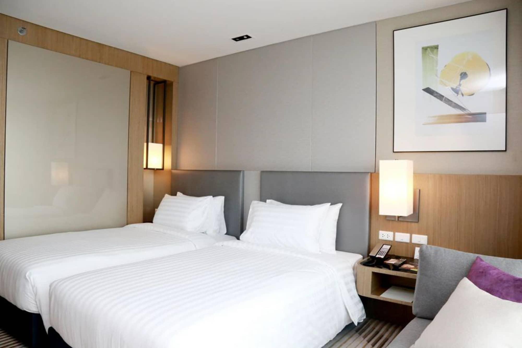 Miracle Grand Convention Hotel Bangkok Bagian luar foto