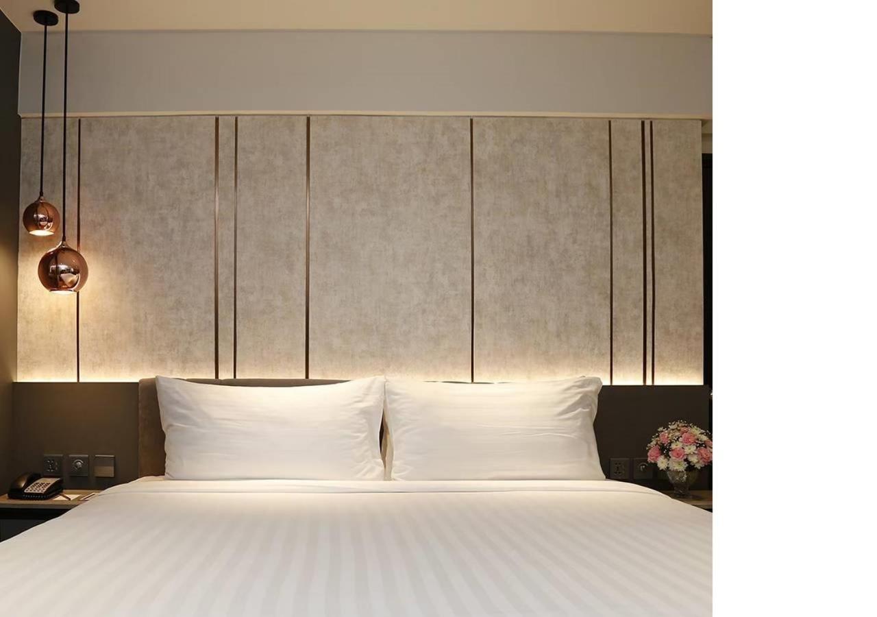 Miracle Grand Convention Hotel Bangkok Bagian luar foto